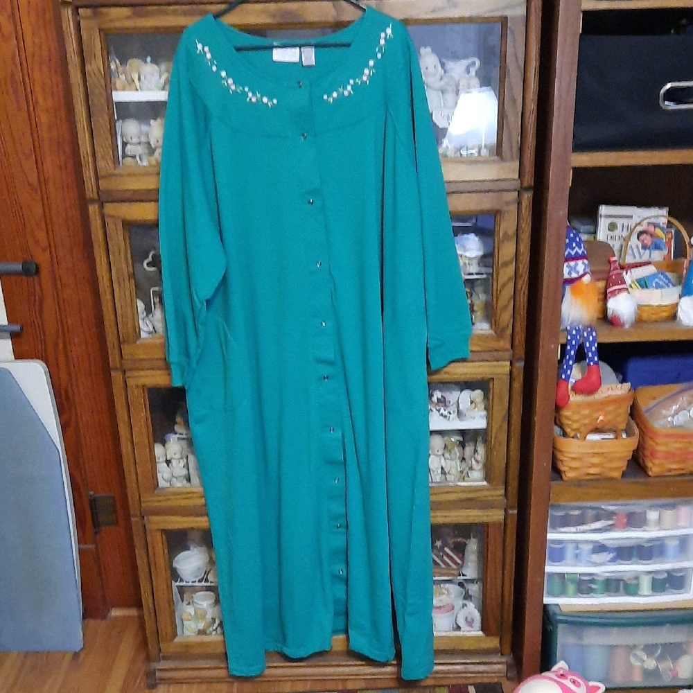 Elegant Teal Long Sleeve Robe with Button Detail - Size 3X